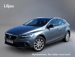 Grå Begagnad 2017 Volvo V40 CC Business Edition Kombi | 184 000 kr (Marknadspris)