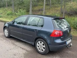 Blå Begagnad 2006 VW Golf V Trendline Halvkombi | 32 000 kr (Marknadspris)