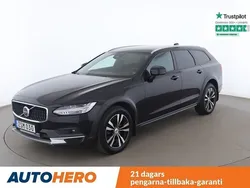 Svart Begagnad 2022 Volvo V90 CC Momentum Kombi | 375 000 kr (Marknadspris)