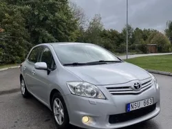 Silver Begagnad 2010 Toyota Auris Plus Halvkombi | 57 000 kr (Marknadspris)