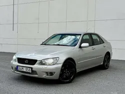 Silver Begagnad 2004 Lexus IS200 Sedan | 25 900 kr