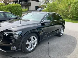 Svart Begagnad 2021 Audi e-tron SUV | 299 000 kr (Superpris)