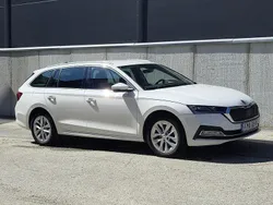 Vit Begagnad 2022 Skoda Octavia Style Kombi | 295 000 kr (Marknadspris)