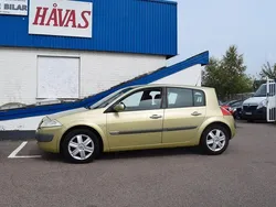 Ljusgrön (grön) Begagnad 2005 Renault Mégane II Halvkombi | 19 900 kr (Marknadspris)