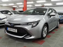 Silver Begagnad 2022 Toyota Corolla Hybrid Active Halvkombi | 184 500 kr