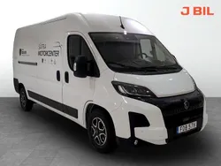 Vit (vit icy) Begagnad 2024 Peugeot Boxer Style Van | 524 875 kr (Lite dyr)