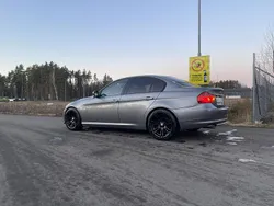 Grå Begagnad 2011 BMW 318 Sedan | 85 000 kr (Marknadspris)