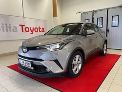Mörkgrå Begagnad 2019 Toyota C-HR Active SUV | 177 000 kr (Marknadspris)