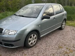 Grå Begagnad 2006 Skoda Fabia Halvkombi | 11 000 kr (Marknadspris)