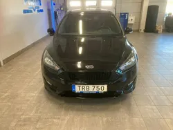 Svart Begagnad 2016 Ford Focus ST-Line Kombi | 144 900 kr
