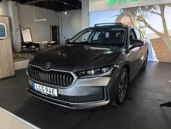 Grå (graphite grey metallic) Ny 2025 Skoda Superb LAURIN & KLEMENT Kombi | 550 400 kr (Dyr)
