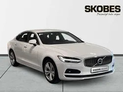 Vit Begagnad 2023 Volvo S90 Core Sedan | 379 400 kr (Marknadspris)