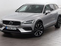 Silver Begagnad 2023 Volvo V60 CC Plus Kombi | 419 900 kr (Marknadspris)