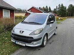 Grå Begagnad 2006 Peugeot 1007 Halvkombi | 27 000 kr