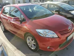 Mörkröd Begagnad 2012 Toyota Auris Plus Halvkombi | 83 000 kr (Marknadspris)