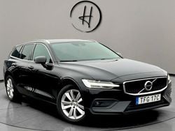 Svart Begagnad 2020 Volvo V60 Momentum Kombi | 235 000 kr (Marknadspris)