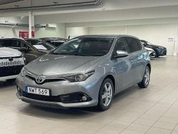 Grå Begagnad 2017 Toyota Auris Hybrid Edition Halvkombi | 169 900 kr (Marknadspris)