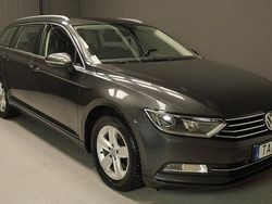 Mörkgrå (grå) Begagnad 2017 VW Passat Kombi | 209 800 kr (Marknadspris)