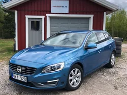 Blå Begagnad 2014 Volvo V60 Momentum Kombi | 149 000 kr (Marknadspris)