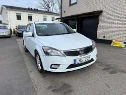 Vit Begagnad 2011 Kia Ceed Halvkombi | 59 900 kr (Marknadspris)