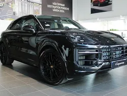 Svart (chromite black metallic) Ny 2025 Porsche Cayenne SUV | 1 543 800 kr (Marknadspris)