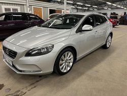 Ljusgrå Begagnad 2012 Volvo V40 Halvkombi | 89 900 kr (Lite dyr)