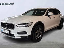 Vit Begagnad 2022 Volvo V90 CC Momentum Kombi | 379 900 kr (Marknadspris)