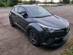 Grå Begagnad 2018 Toyota C-HR+ Executive SUV | 210 000 kr
