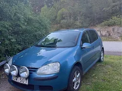 Blå Begagnad 2006 VW Golf V Comfortline Halvkombi | 20 000 kr (Bra pris)