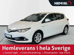 Vit Begagnad 2018 Toyota Auris Hybrid Halvkombi | 174 900 kr (Marknadspris)