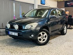 Mörkgrå (grå) Begagnad 2006 Toyota RAV4 SUV | 69 900 kr (Marknadspris)