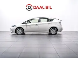 Vit Begagnad 2015 Toyota Prius Plug-in Hybrid Halvkombi | 159 700 kr
