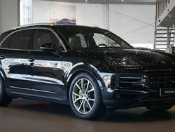 Svart Begagnad 2024 Porsche Cayenne SUV | 995 000 kr