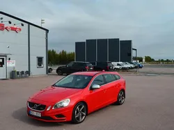 Röd Begagnad 2012 Volvo V60 R-Design Kombi | 109 000 kr (Lite dyr)