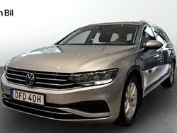 Silver (pyrit silver metallic) Begagnad 2023 VW Passat Business Kombi | 309 900 kr (Marknadspris)