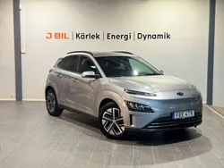 Grå Begagnad 2021 Hyundai Kona Essential SUV | 204 900 kr (Marknadspris)