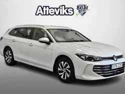 Vit Begagnad 2024 VW Passat Business Kombi | 359 900 kr (Marknadspris)