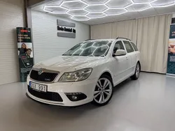 Vit Begagnad 2010 Skoda Octavia RS Kombi | 67 800 kr (Marknadspris)