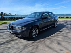 Blå Begagnad 2002 BMW 520 Sedan | 45 000 kr