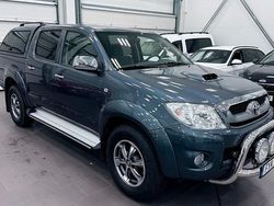 Mörkgrå (gråmetallic) Begagnad 2009 Toyota HiLux Pickup | 229 000 kr (Dyr)