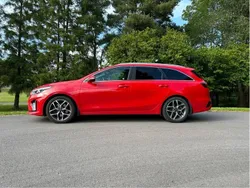 Röd Begagnad 2019 Kia Ceed Sportswagon GT-Line Kombi | 199 000 kr (Marknadspris)