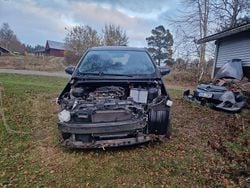 Grå Begagnad 2011 Toyota Verso-S Minibuss | 30 000 kr