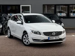 Vit Begagnad 2014 Volvo V60 Momentum Kombi | 89 900 kr (Marknadspris)