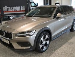 Grå Begagnad 2022 Volvo V60 CC Momentum Kombi | 279 000 kr (Bra pris)