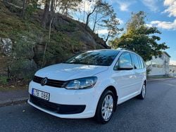 Vit Begagnad 2011 VW Touran Minibuss | 51 500 kr (Superpris)