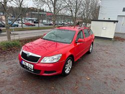 Röd Begagnad 2010 Skoda Octavia Ambiente Kombi | 17 500 kr (Marknadspris)