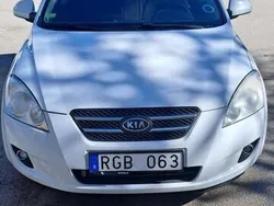 Vit Begagnad 2009 Kia Ceed 4 Halvkombi | 35 000 kr (Lite dyr)