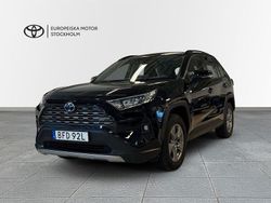 Svart Begagnad 2024 Toyota RAV4 Hybrid Active SUV | 399 900 kr (Marknadspris)