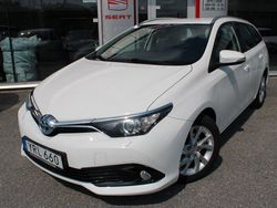 Vit Begagnad 2017 Toyota Auris Touring Sports Active Kombi | 129 900 kr (Marknadspris)