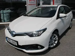 Vit Begagnad 2017 Toyota Auris Touring Sports Active Kombi | 139 900 kr (Marknadspris)
